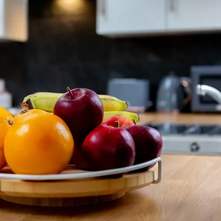 Stylish 2 Bedroom Haven In Zone 2-15 Mins To Central London- Garden & Parking Available! 5 Beds-Sleeps 6 People- Instant Book & Self Check-In! Save 20 Percent On Stays Of 7 Nights Or More ! Exterior foto