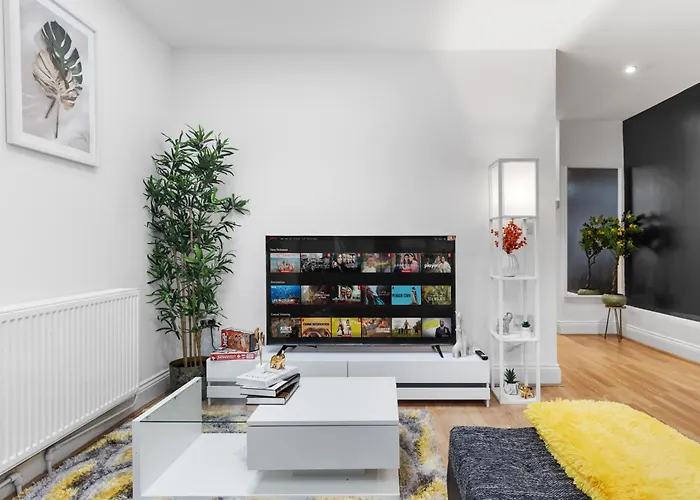 Immaculate 2-Bed London Escape- Sleeps 6- Garden & Parking - 15 Mins To Central- Save 20 Percent Weekly!