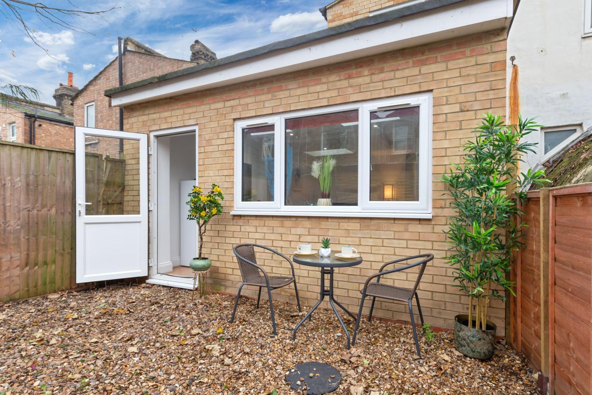 Immaculate 2-bed Escape- Sleeps 6- Garden & Parking - 15 Mins To Central- Save 20 Percent Weekly! Appartement Londres