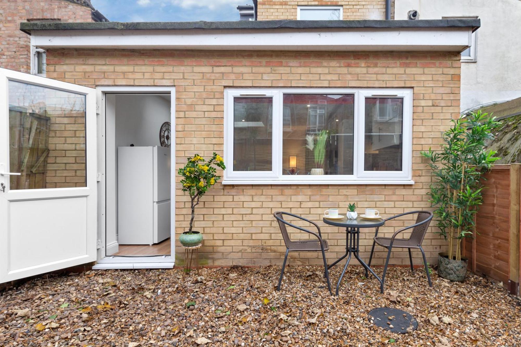 Immaculate 2-bed Escape- Sleeps 6- Garden & Parking - 15 Mins To Central- Save 20 Percent Weekly! Appartement Londres